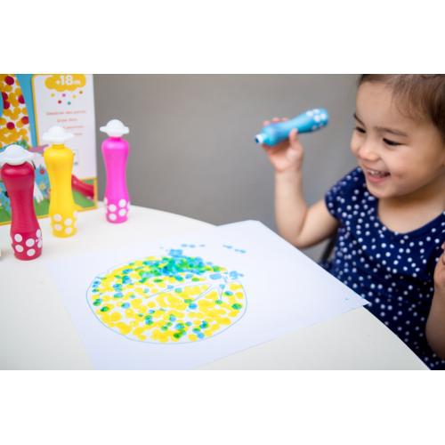 Front view of a child using the 6 Foam Markers for Little Hands.
