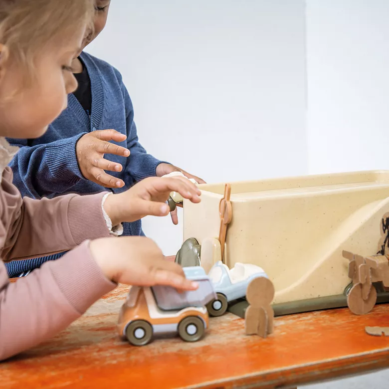 Dantoy BIOplastic Garage with 3 cars-Vehicles &amp; Transportation-Creative Toy Company-Yellow Springs Toy Company