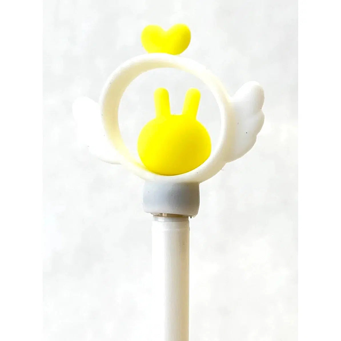 Front view of the white with yellow heart Magic Wand Gel Pen,